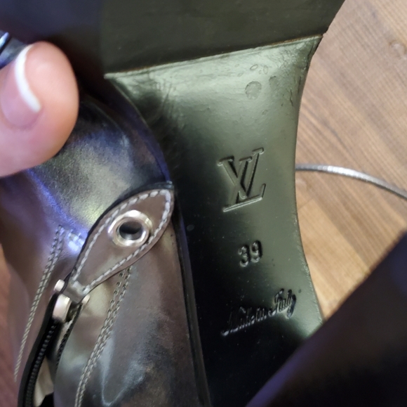 Louis Vuitton boots - Picture 8 of 8